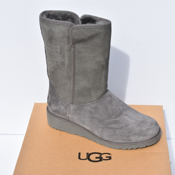 ugg amie size 7